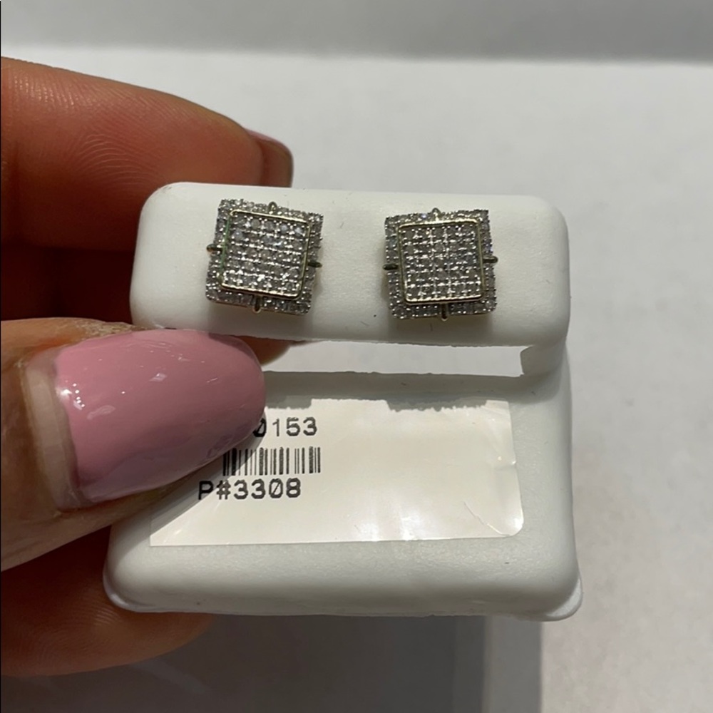 10k gold/diamonds stud earrings